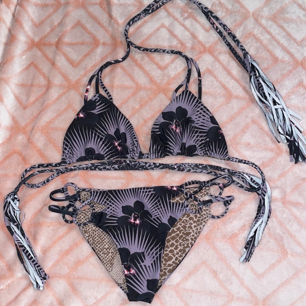 ACACIA modern pacific set